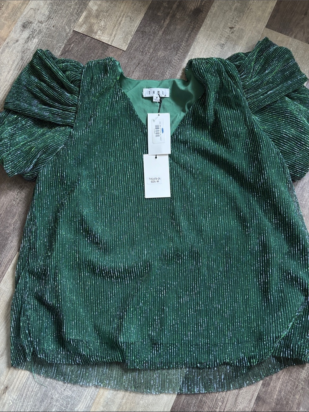 NEW THML puff sleeve top in emerald velvet
